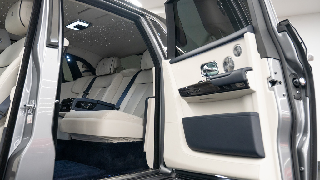 Rolls-Royce Phantom V12 Black #18