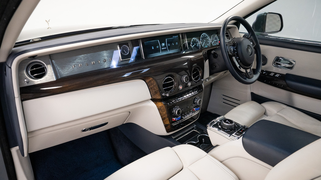 Rolls-Royce Phantom V12 Black #22