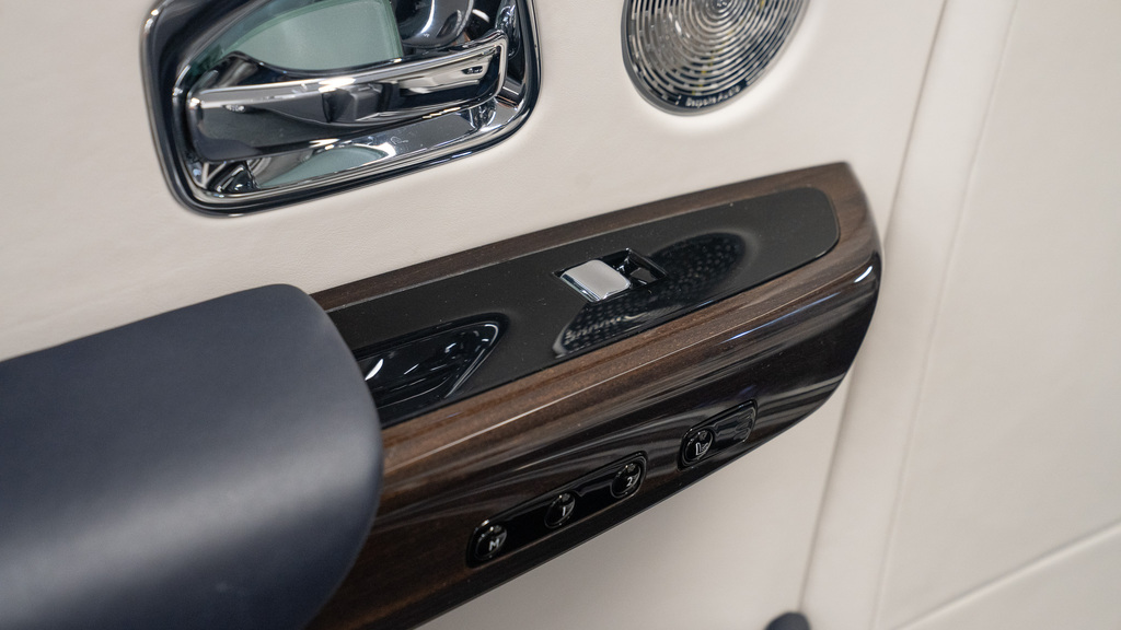 Rolls-Royce Phantom V12 Black #24