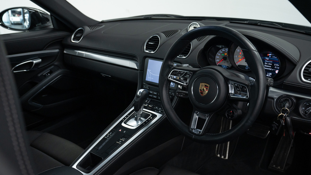 Porsche 718 Cayman T Black #22
