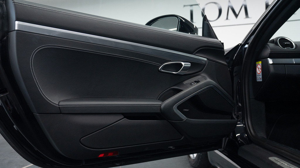 Porsche 718 Cayman T Black #19