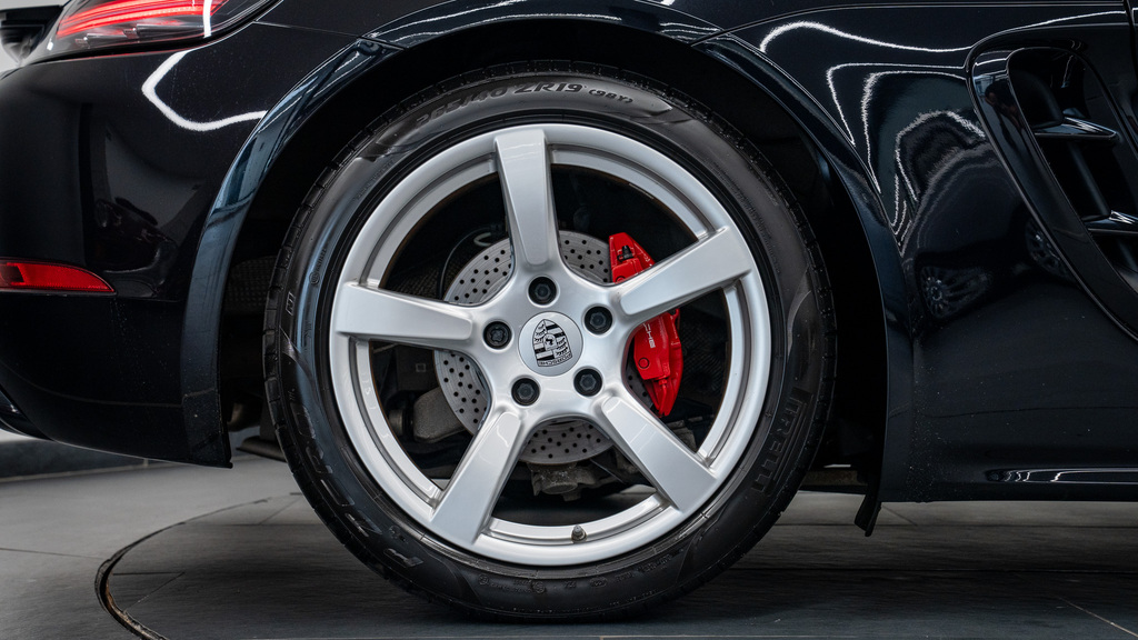 Porsche 718 Cayman T Black #9