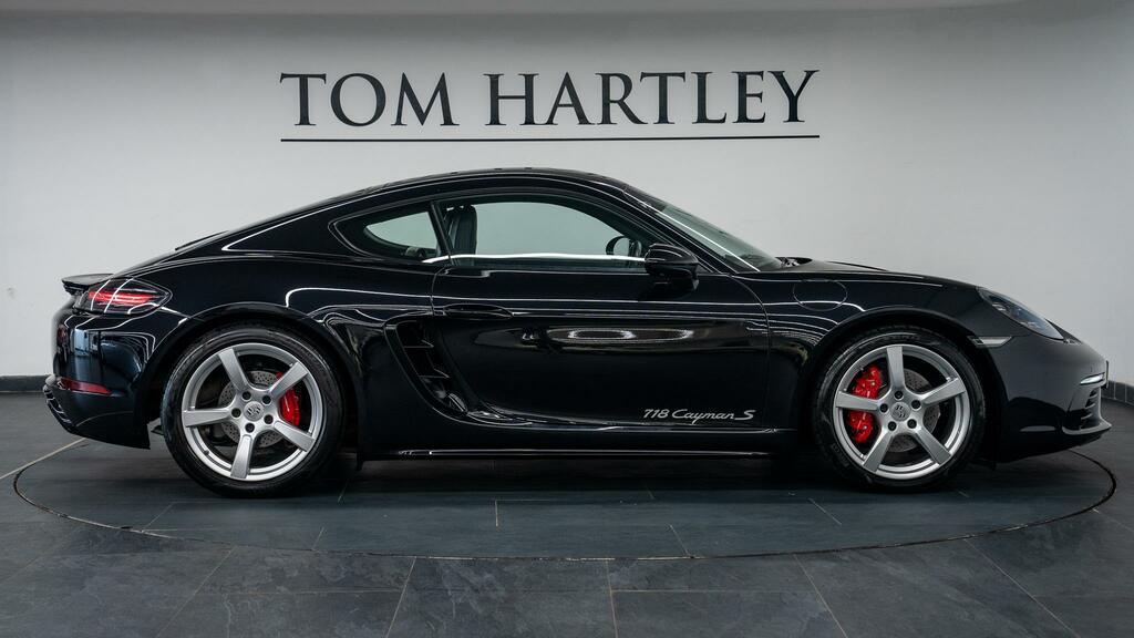 Porsche 718 Cayman T Black #7