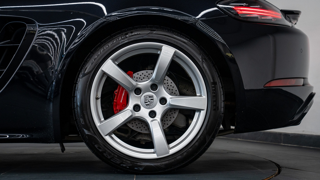 Porsche 718 Cayman T Black #11