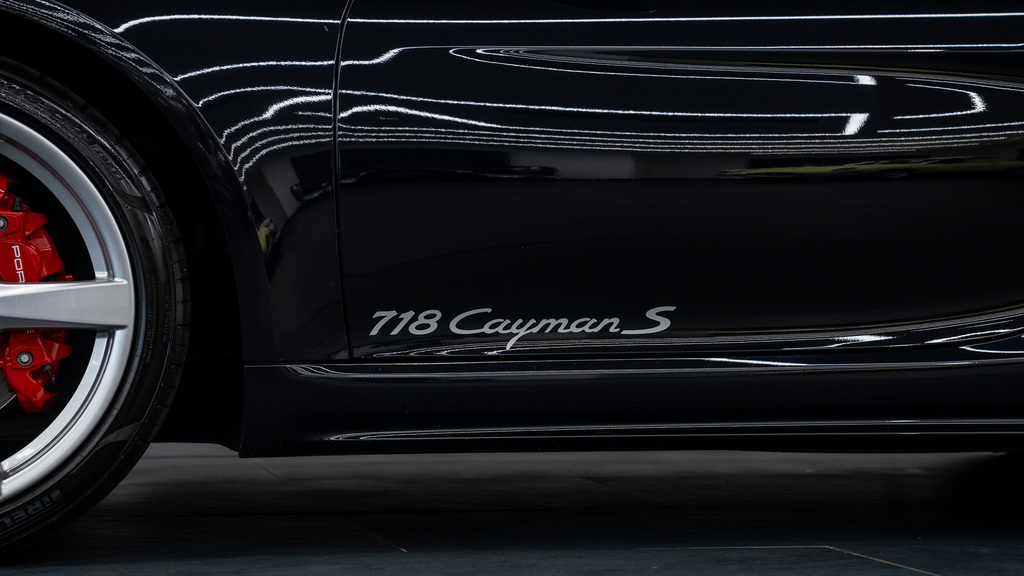 Porsche 718 Cayman T Black #14