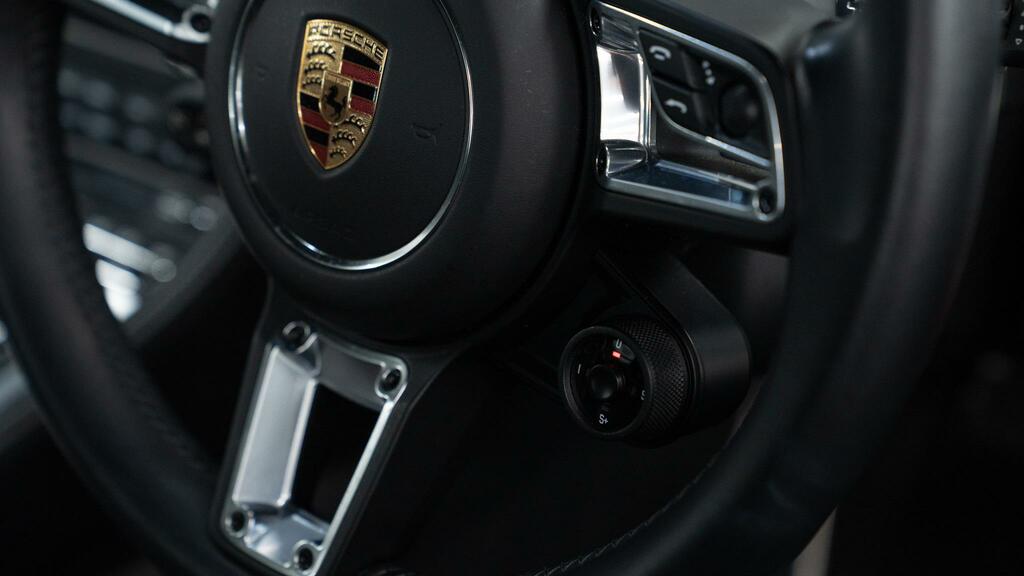Porsche 718 Cayman T Black #23