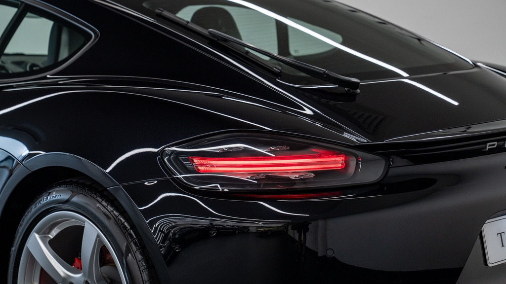 Porsche 718 Cayman T Black #15
