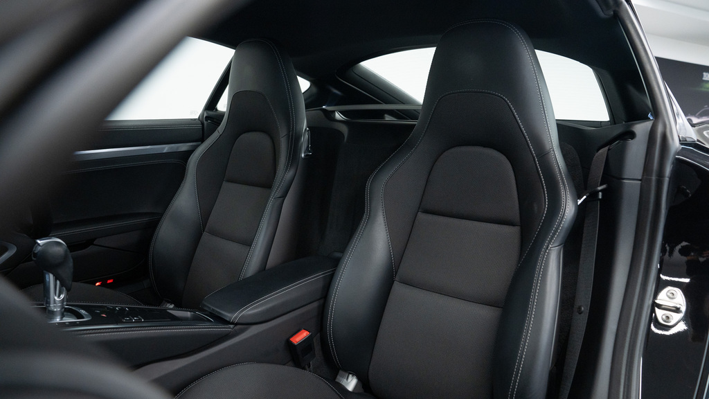 Porsche 718 Cayman T Black #20