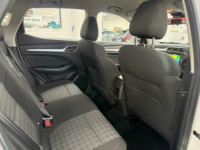 MG ZS Suv SL22KFT White #4