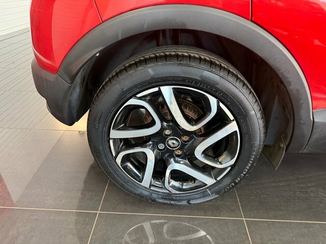 Renault Captur Suv Red #3