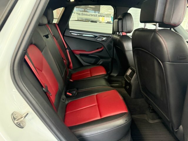 Porsche Macan Suv YA15UCY White #5