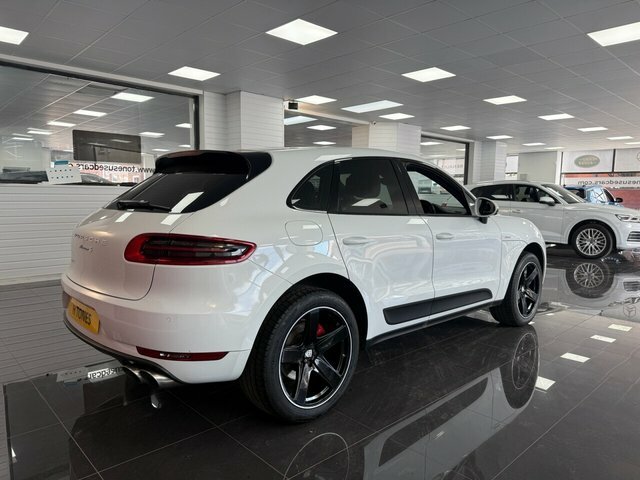 Porsche Macan Suv YA15UCY White #2