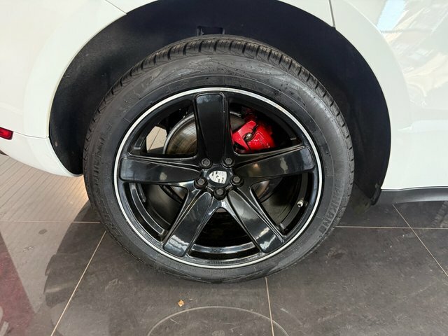 Porsche Macan Suv YA15UCY White #3