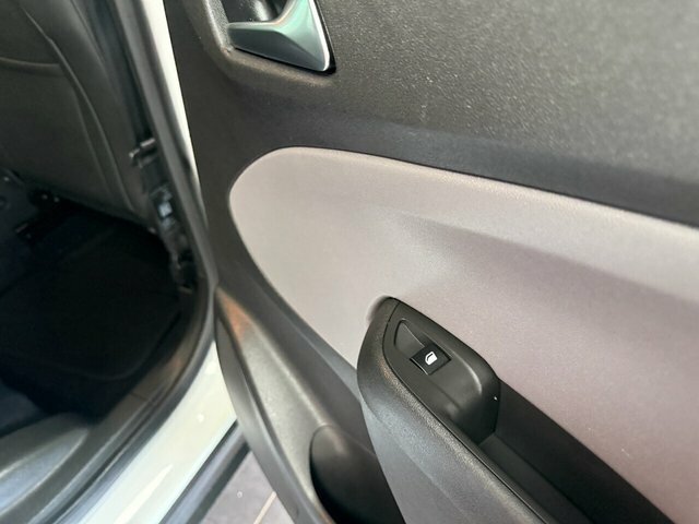 Vauxhall Crossland X Suv White #5