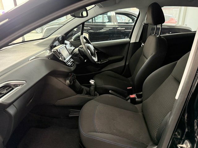 Peugeot 208 Black #10