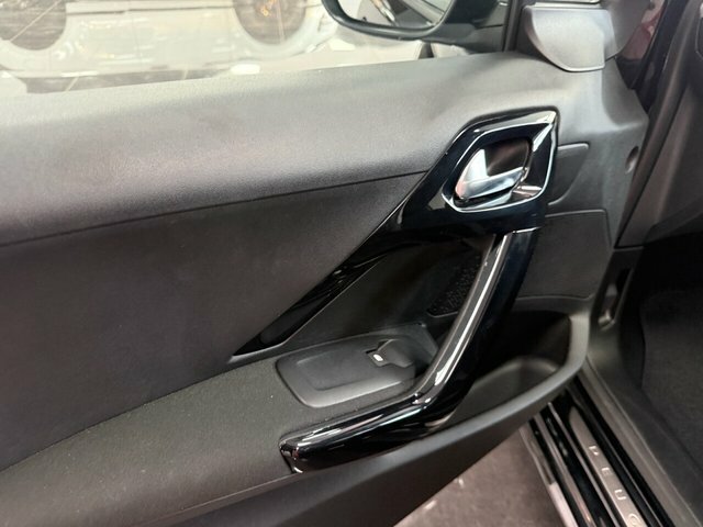 Peugeot 208 Black #11
