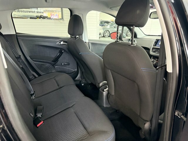 Peugeot 208 Black #3