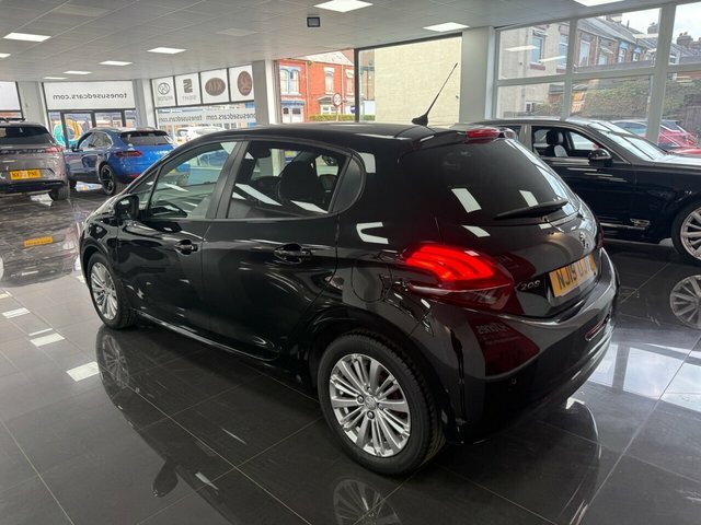 Peugeot 208 Black #8