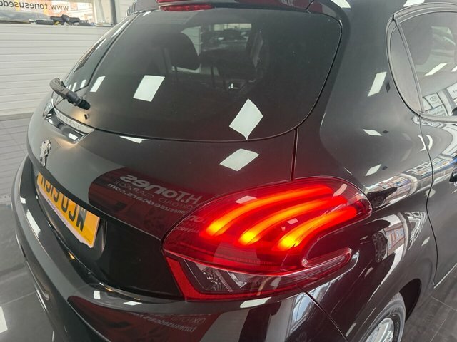 Peugeot 208 Black #5