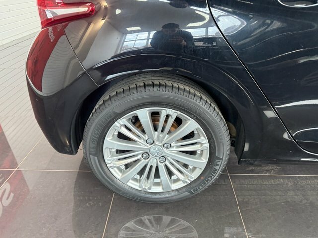 Peugeot 208 Black #2
