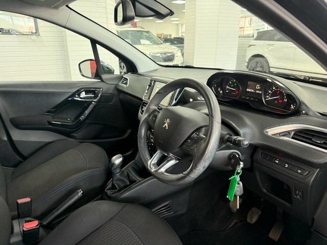 Peugeot 208 Black #15
