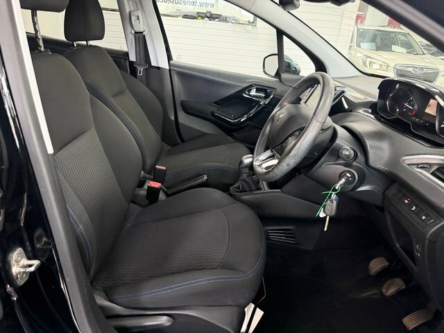 Peugeot 208 Black #16