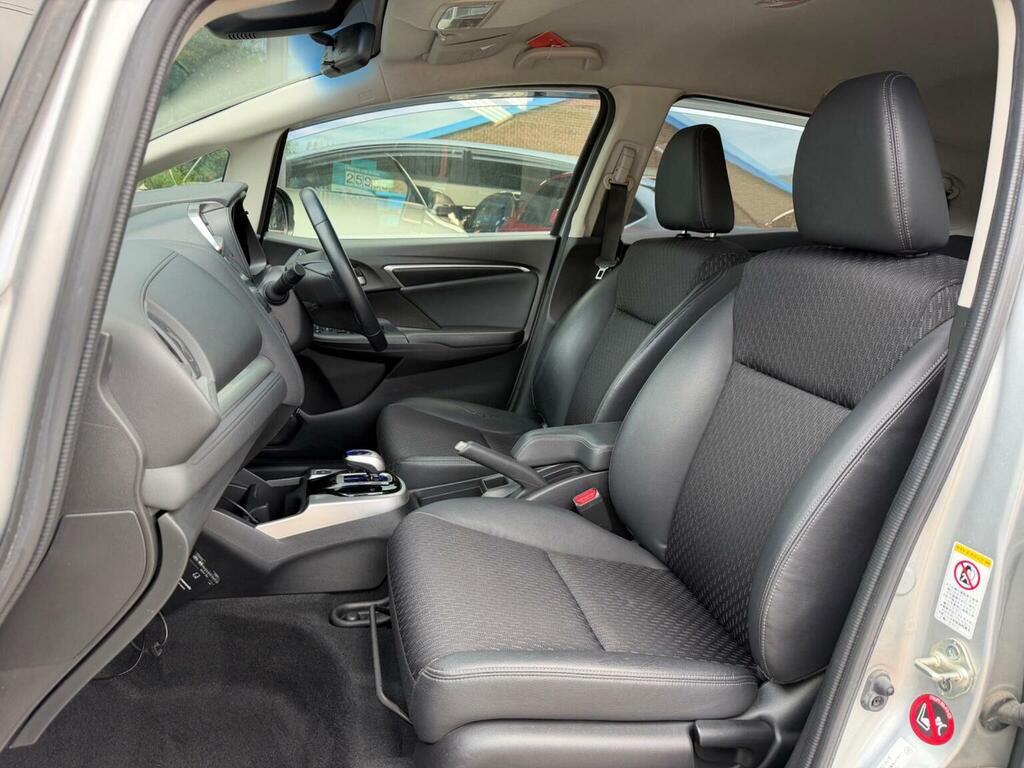 Honda Fit Hatchback 1.5 Hybrid 201414 Silver #4