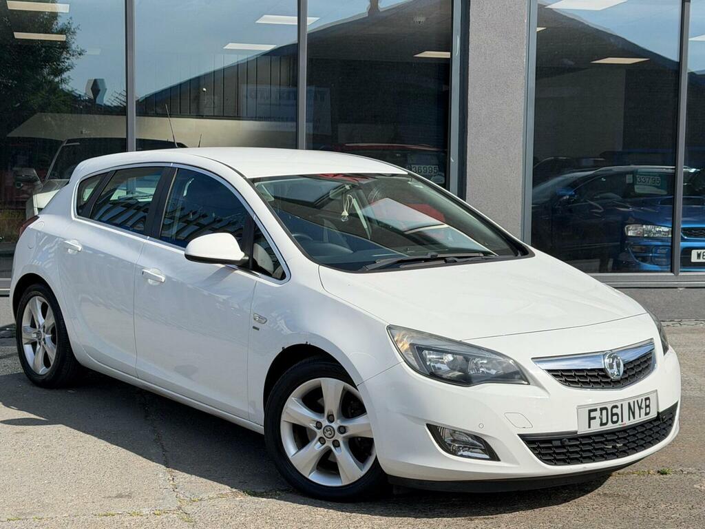 Vauxhall Astra 2.0 Cdti Sri Euro 5 FD61NYB White #2