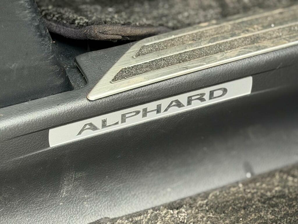 Toyota Alphard   #52