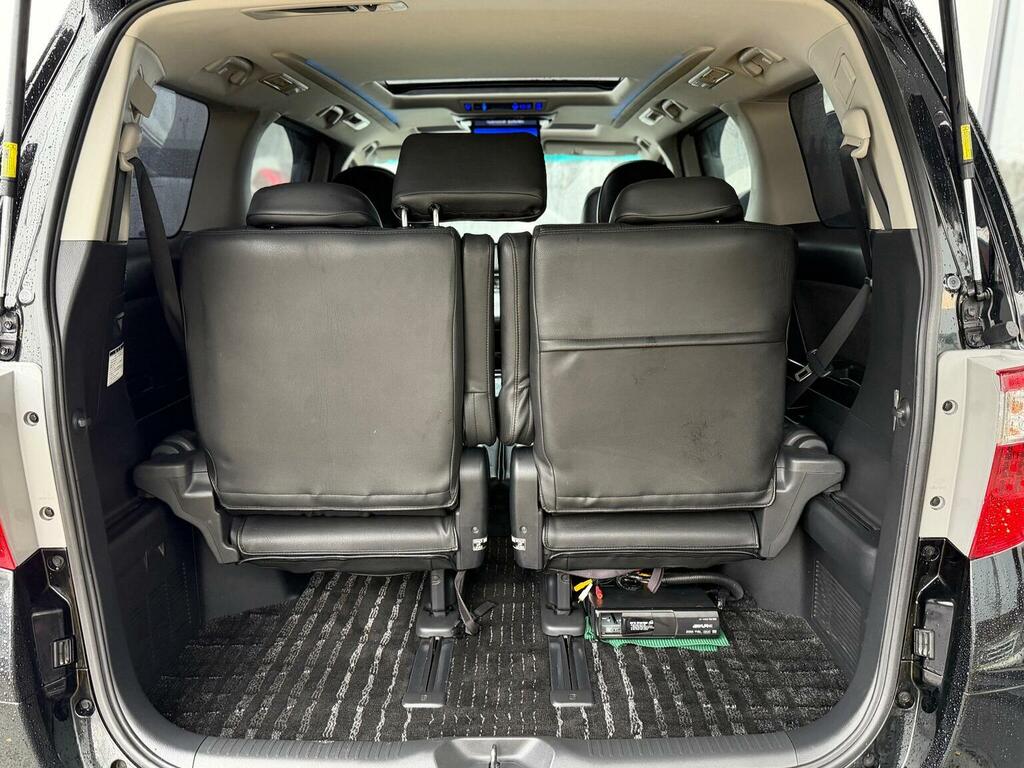 Toyota Alphard   #36