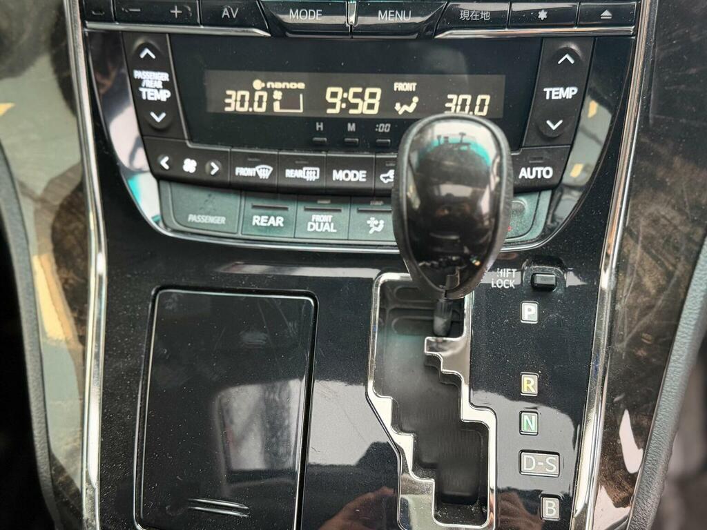 Toyota Alphard   #17
