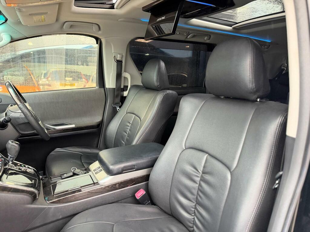 Toyota Alphard   #38
