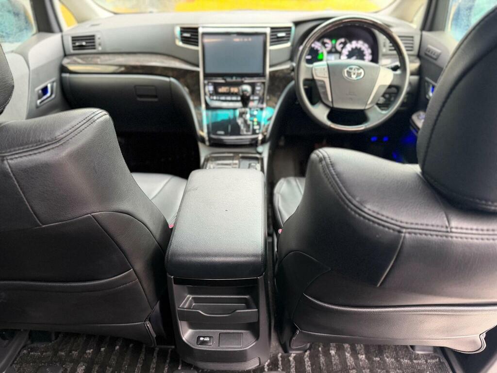 Toyota Alphard   #19
