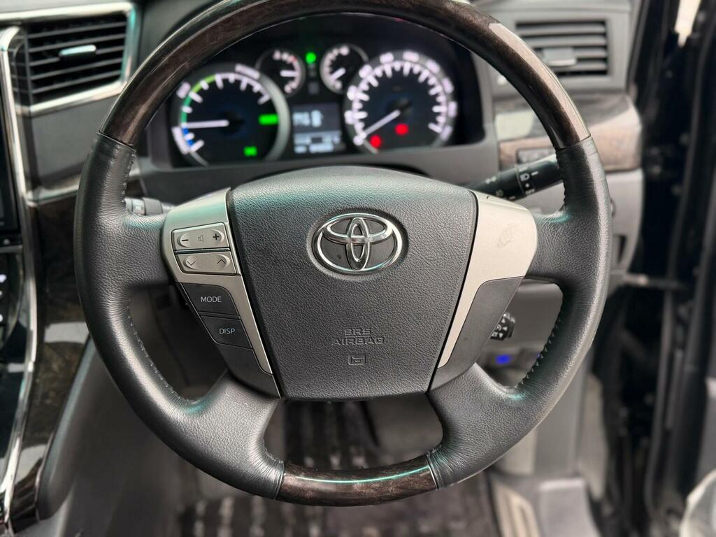 Toyota Alphard   #37