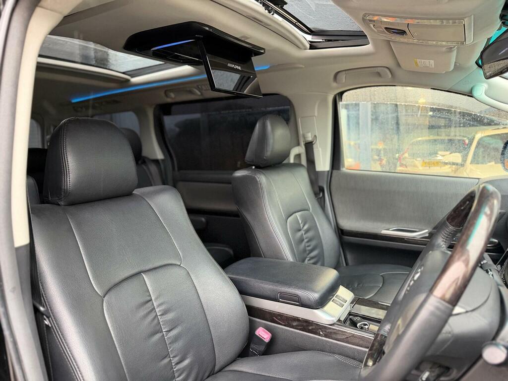 Toyota Alphard   #18