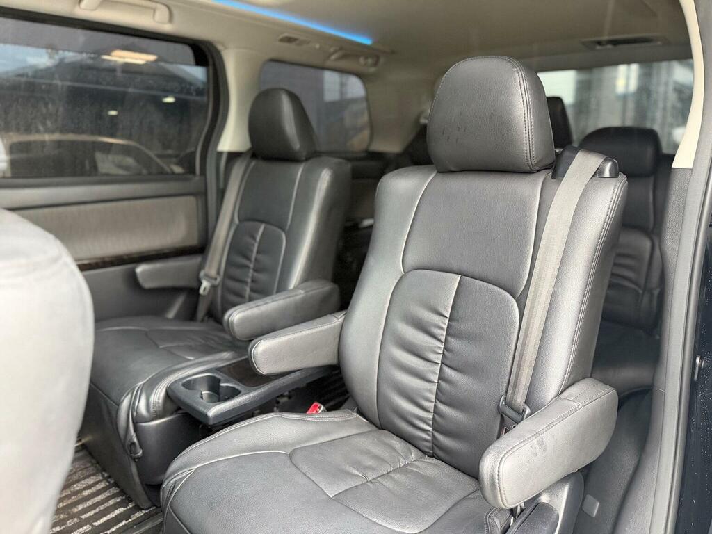 Toyota Alphard   #39