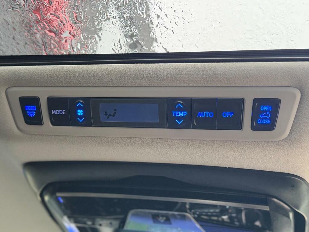 Toyota Alphard   #26