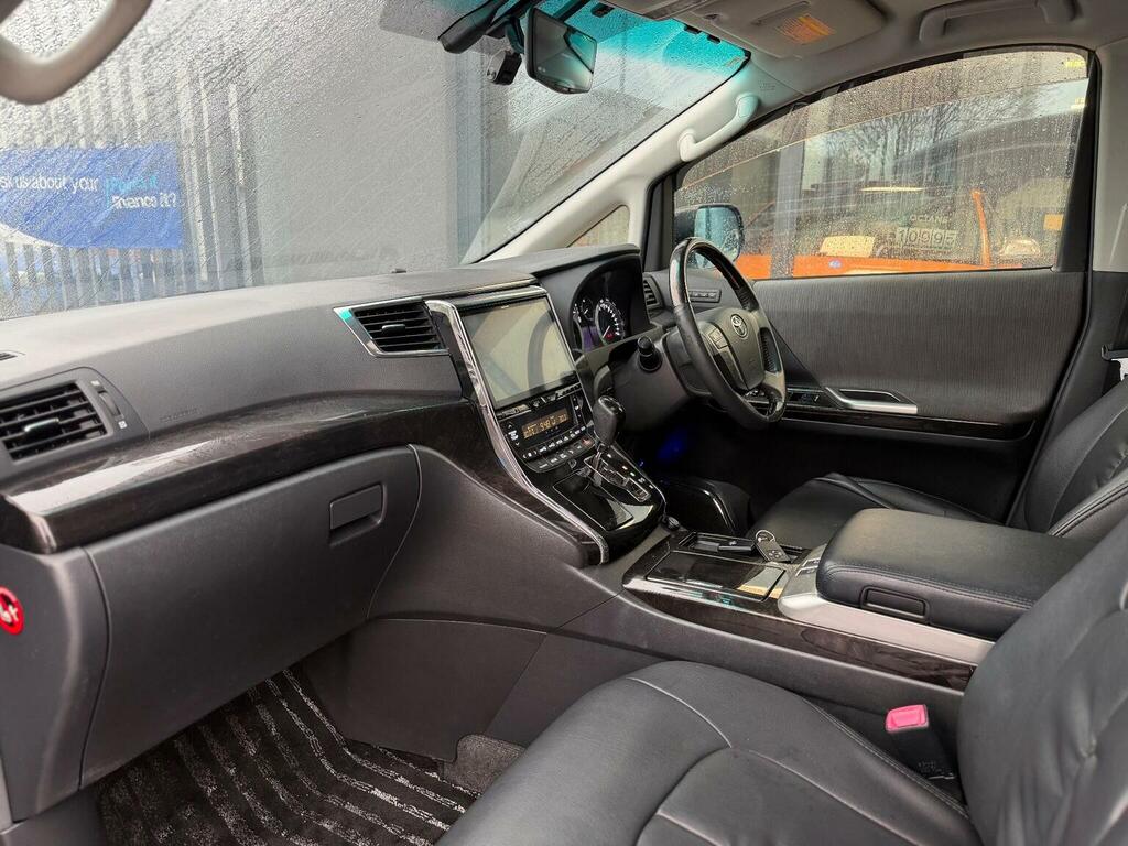 Toyota Alphard   #42