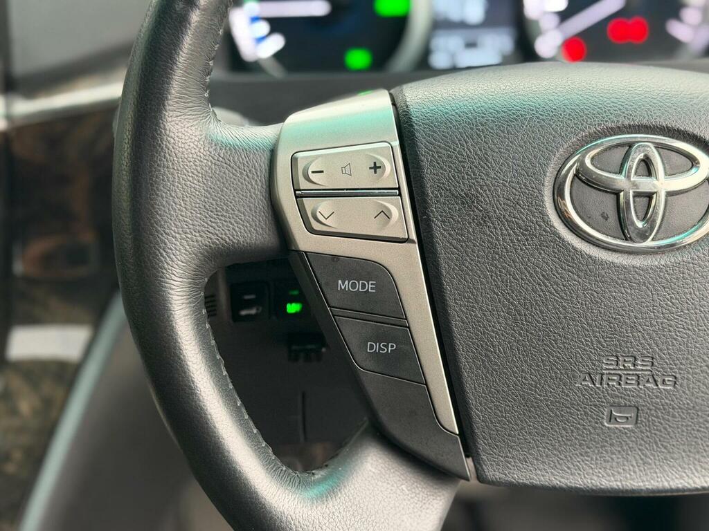 Toyota Alphard   #32