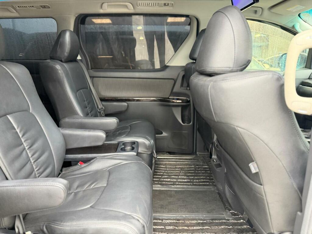 Toyota Alphard   #22