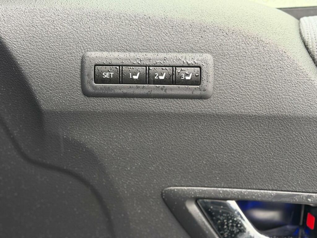 Toyota Alphard   #28