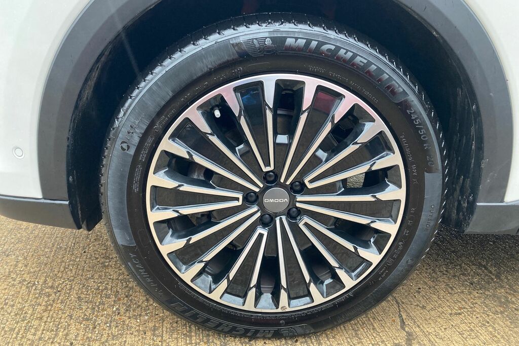 Omoda 9 1.5T Shs 34.46Kwh Noble Suv Plug In Hyb White #5