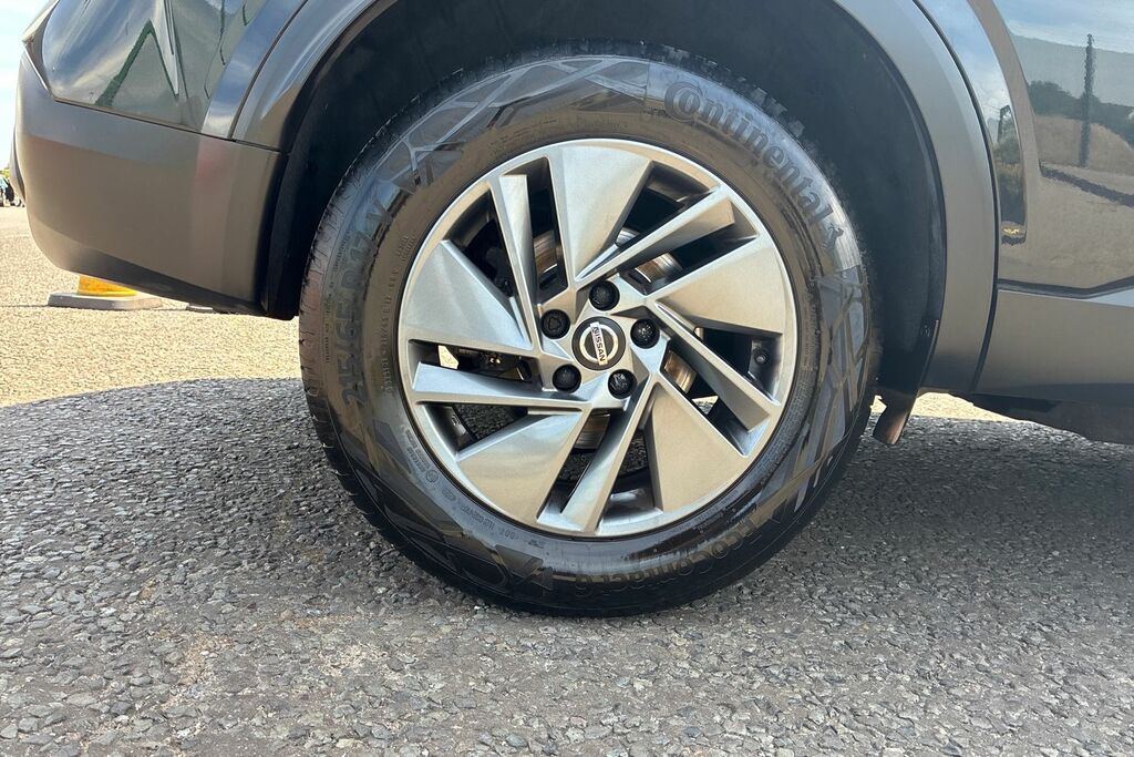 Nissan Qashqai 1.3 Dig T Mhev Acenta Premium Suv Hybri DY22XKL Black #5