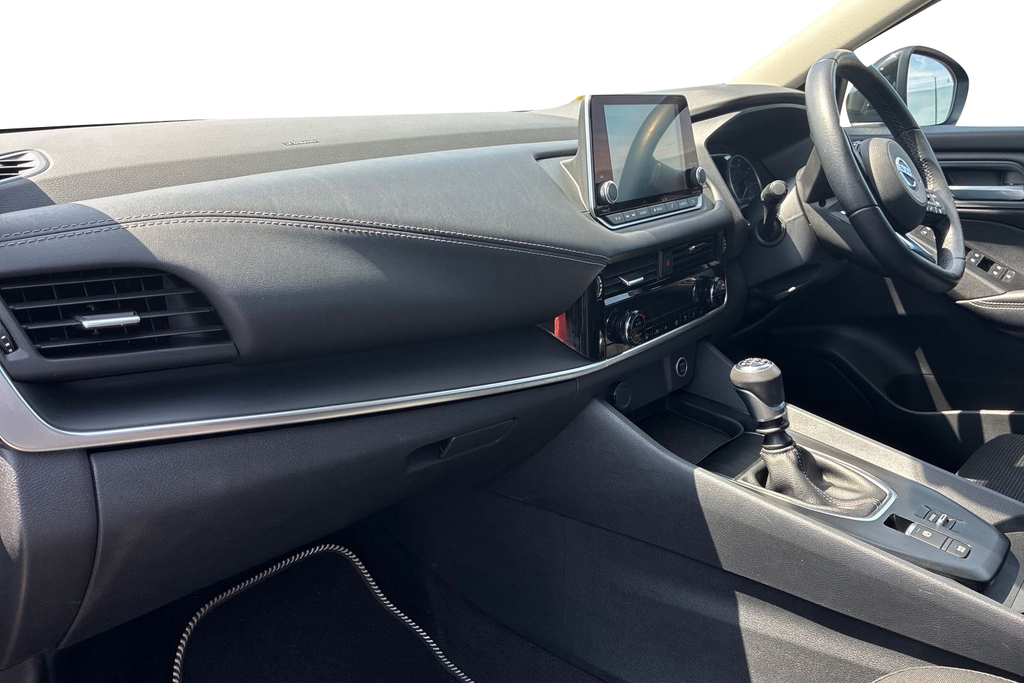 Nissan Qashqai 1.3 Dig T Mhev Acenta Premium Suv Hybri DY22XKL Black #2