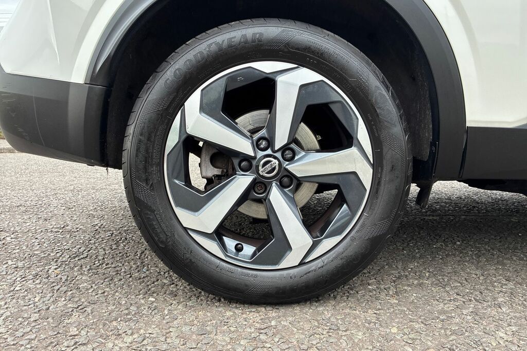 Nissan Qashqai 1.3 Dig T Mhev N Connecta Suv Hybrid Xt EX22FBF White #5