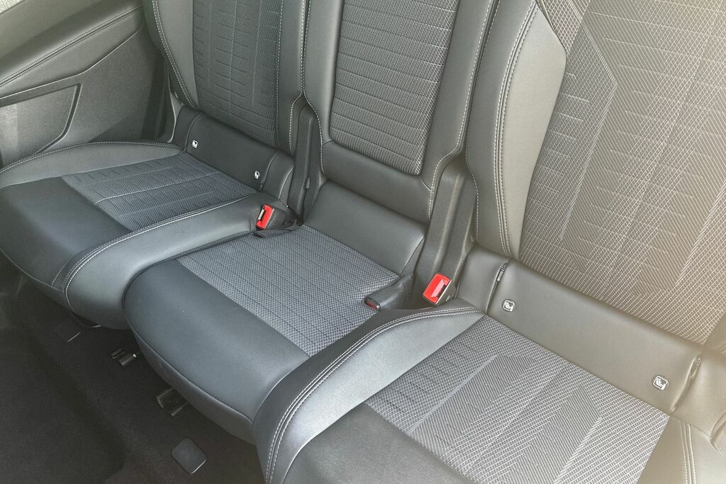 Peugeot 5008 1.2 Hybrid 136 Gt E-dsc6 Grey #15