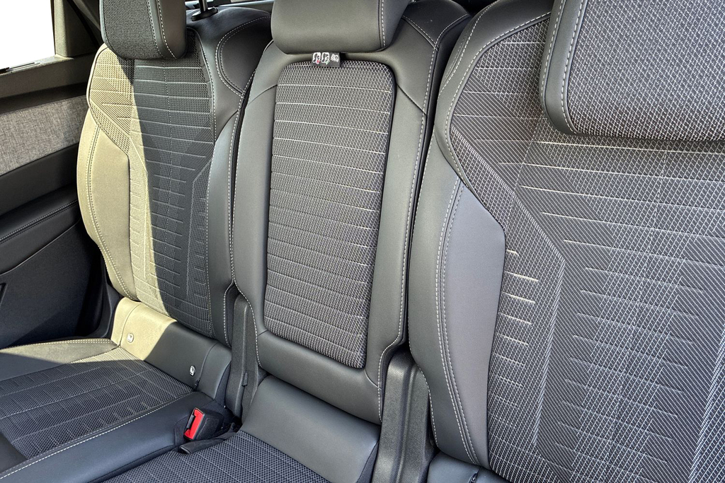 Peugeot 5008 1.2 Hybrid 136 Gt E-dsc6 Grey #9