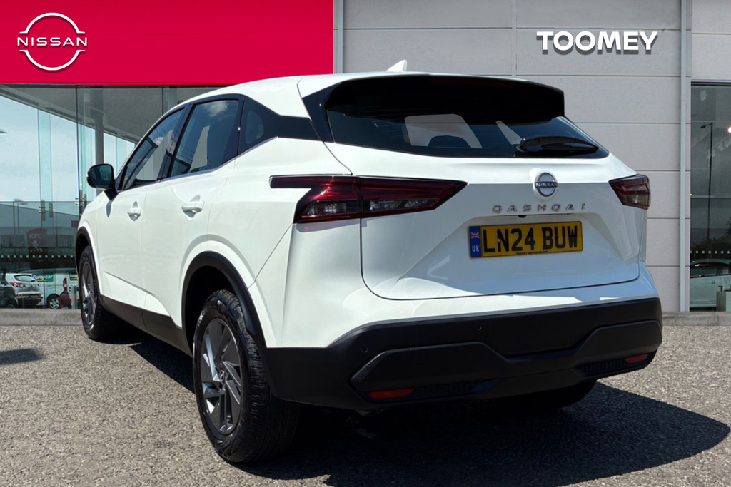 Nissan Qashqai 1.3 Dig T Mhev Acenta Premium Suv Hybri LN24BUW White #4