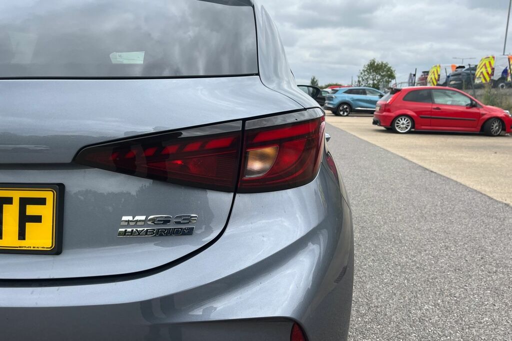 MG MG3 1.5 Hybrid Trophy Red #12
