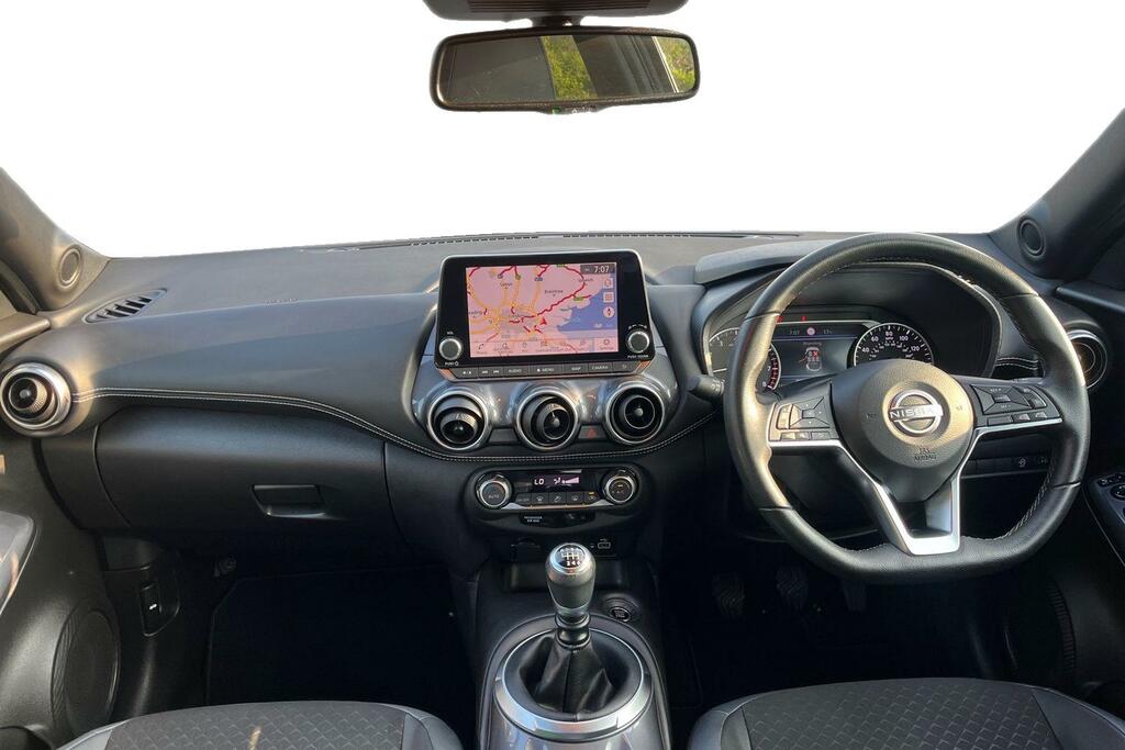 Nissan Juke Tekna White #11